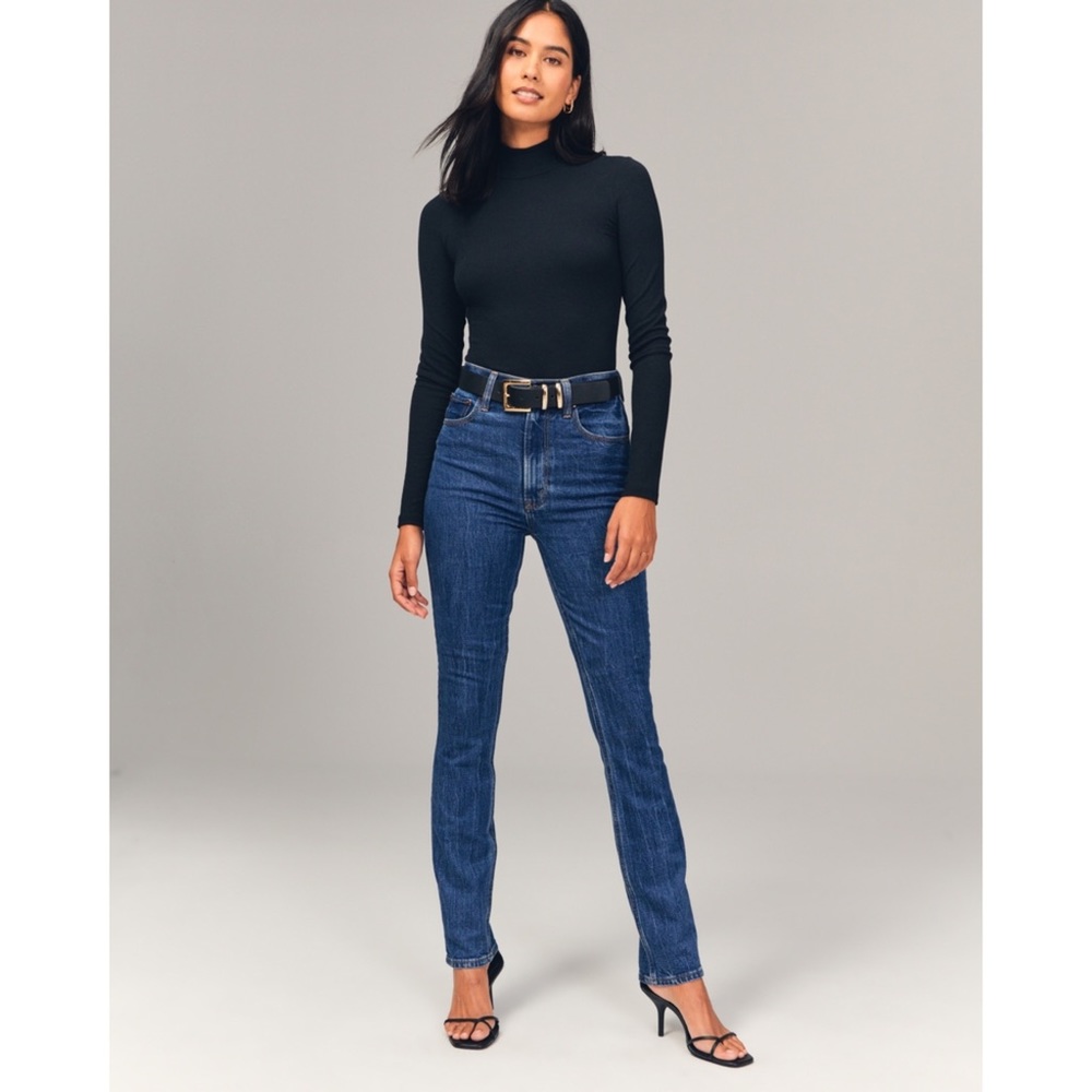 NWT Abercrombie & Fitch Ultra High Rise The Slim Straight in Dark, Size 25 / 0R